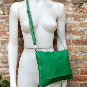 GREEN Cross body / shoulder bag. Genuine leather bag. Medium sized flat messenger bag with zipper adjustable strap. Green leather purse image 6