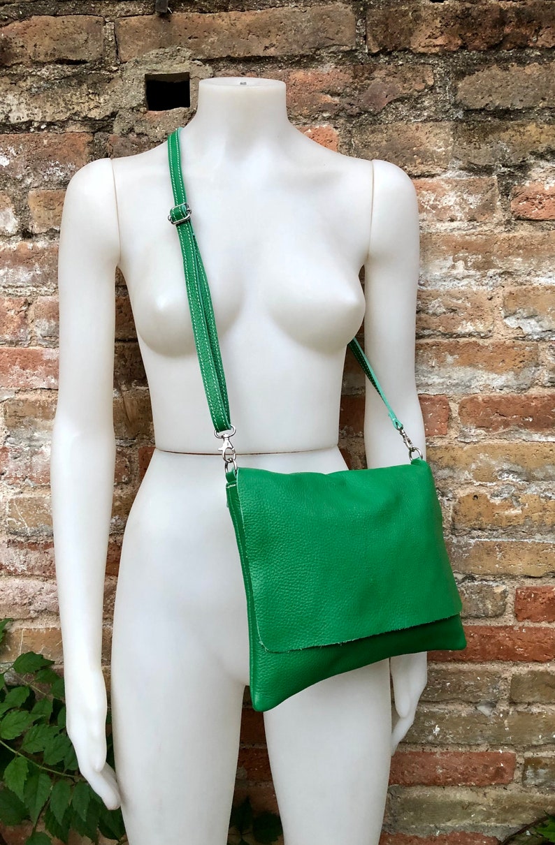 GREEN Cross body / shoulder bag. Genuine leather bag. Medium sized flat messenger bag with zipper adjustable strap. Green leather purse image 6