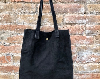 Sac fourre-tout en cuir suédé en NOIR.Sac shopper en cuir véritable naturel souple. Shopper en daim noir. Sac bandoulière noir. Sac à main en daim noir.