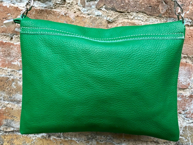 GREEN Cross body / shoulder bag. Genuine leather bag. Medium sized flat messenger bag with zipper adjustable strap. Green leather purse image 7