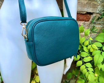 Kleine Ledertasche in TEAL blau-grün. Umhängetasche/ Schultertasche aus ECHT Leder. Dunkelblaue Geldbörse. Quaste am Reißverschluß. Goldakzente.