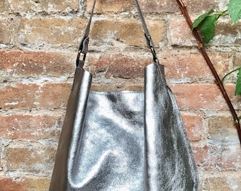 Slouch leather bag in SILVER metallic leather. SILVER hobo shoulder bag. Genuine leather book / tablet bag. Leather shopper. SILVER purse.
