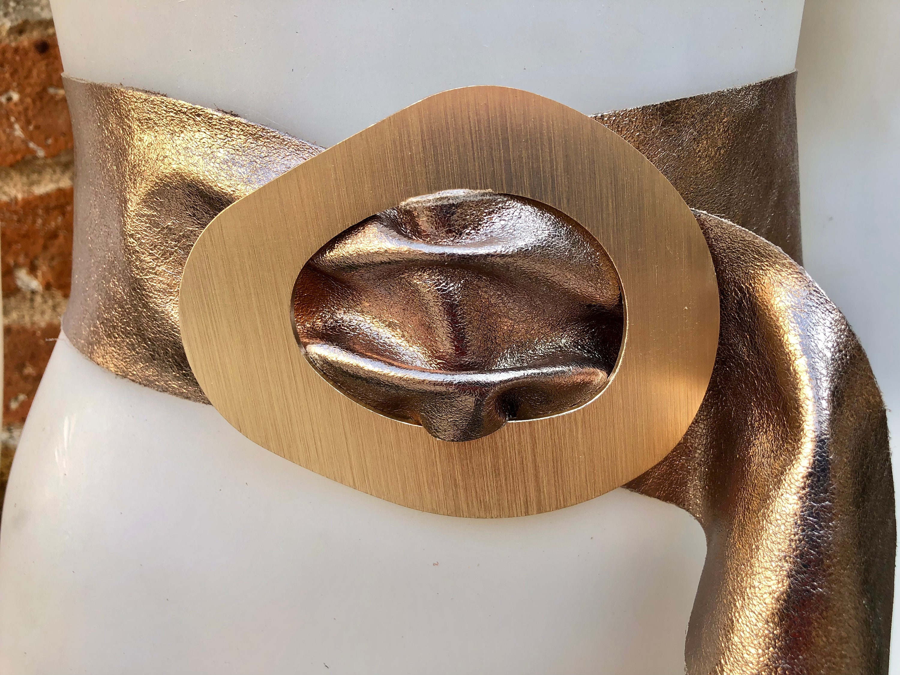 Bronze Metallic Leather Waist Belt With Large Metal Buckle  display picture 2