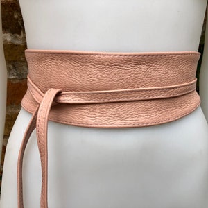 Pink obi belt in soft leather. Wrap belt in  light pink. Wide waist belt in genuine leather. Wraparound belt. Boho sash in soft powder pink