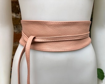 Pink obi belt in soft leather. Wrap belt in  light pink. Wide waist belt in genuine leather. Wraparound belt. Boho sash in soft powder pink