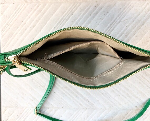 Small leather bag in GREEN .Cross body bag shoulder bag or wristlet in GENUINE leather. GREEN bag with adjustable strap. Green purse