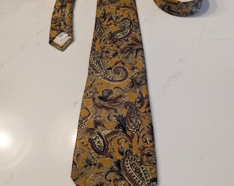 Vintage " Tribute to Hollywood" silver screen Paisley silk tie.