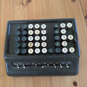 Vintage Adding machine made by "The London Computator Ltd" working circa: 1940s