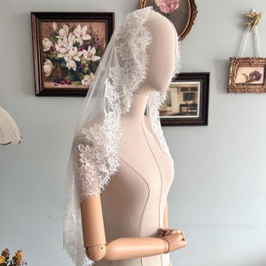 Mantilla Wide Floral Eyelash Lace Bridal Wedding Veil Scalloped Trim Fingertip Length Boho