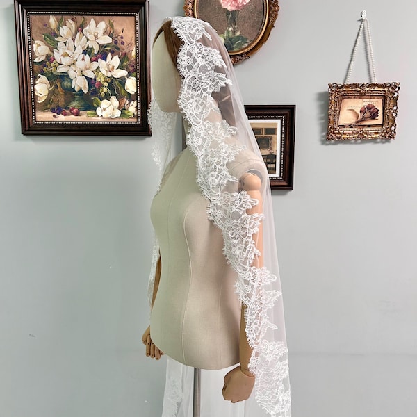 Chapel Cathedral Mantilla Lace Veil Floral Eyelash Lace Bridal Wedding Veil Scalloped Trim Veil, Custom Length