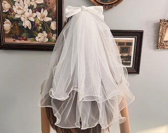 Lovely Rolled Edge Veil with Alligator Clip for Bridal Shower & Elopement, 2T Short Bridal Veil Bow Veil