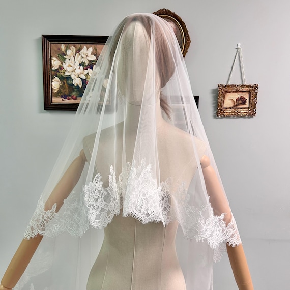 Ivory Blusher Veil Floor Chapel Chantilly Lace Bridal Wedding Veil, 2 Tier Veil with Blusher, Mantilla Scalloped Edge Drop Veil with Comb