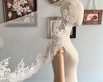 Creme Beige Floral Lace Trim Brautschleier Elegante Blumenspitze Fingerspitze Schleier