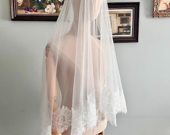 Velo de novia de encaje Chantilly estilo catedral, velo de dos niveles con colorete, velo de mantilla con borde festoneado y peine.