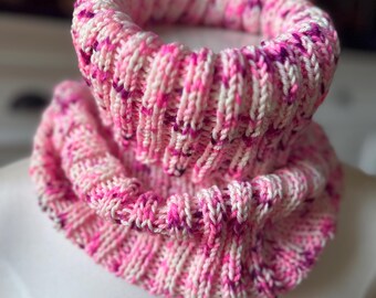 Wool handknit cowl, ribbed stitch, handmade scarf