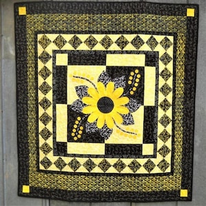 Nectar Quilt Pattern: Applique Medallion Design (48x53")