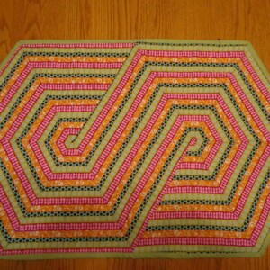 Table runner - Be Happy