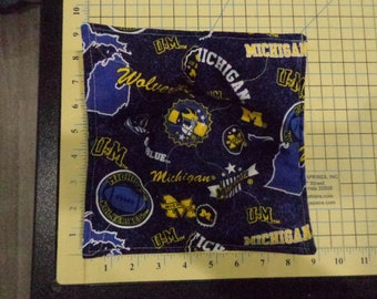 Michigan Wolverine Football - Quilted Microwave Bowl Cozy