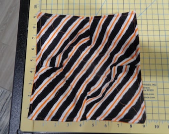 Funda acolchada para microondas con rayas de cebra y naranja