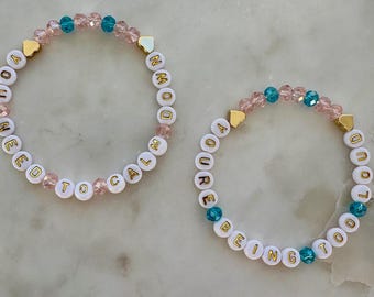 Je bent te luid, je moet kalmeren armband SET van 2: Geïnspireerd op Lover Album - glaskristallen kralen en 14 kt vergulde harten