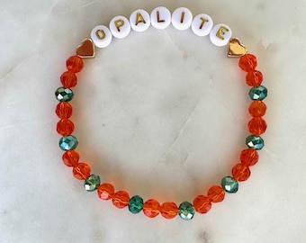 Pulseira da Amizade em Opalita: Inspirada na Vida de uma Showgirl com Conta em Formato de Coração Banhada a Ouro 14k, Cor Personalizada