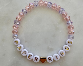Pulseira Paper Rings Lover Inspired: Contas de cristal e corações banhados a ouro 14K - Personalize suas cores
