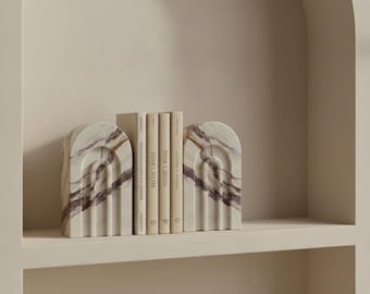 Sujetalibros de mármol Calacatta Viola con arco acanalado, par, estantería moderna, juego de decoración de piedra, escritorio de lujo