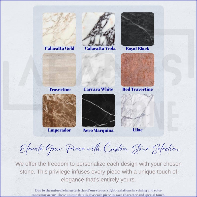Puede incluir: Una cuadr&iacute;cula de nueve muestras de piedra, incluyendo Calacatta Gold, Calacatta Viola y Bayat Black. Otras muestras son Travertino, Carrara White, Red Travertine, Emperador, Nero Marquina y Lilac. El texto dice: "Eleva tu pieza con selecci&oacute;n de piedra personalizada".