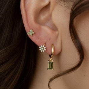 Ohrring Set Gold Grün – Ear Stack Set mit Creolen & Steckern – Minimalistischer Schmuck – Geschenk für Sie