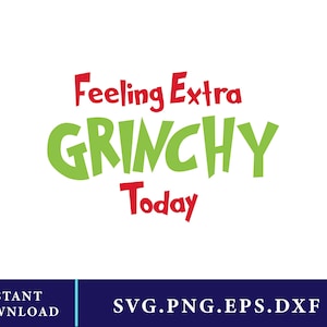 Op de afbeelding: Op een witte achtergrond staat de tekst "Feeling Extra GRINCHY Today" in rood en groen, met een speels lettertype. Daaronder staat een blauwe balk met "INSTANT DOWNLOAD" en "SVG.PNG.EPS.DXF".