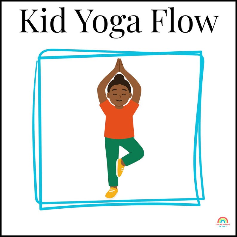 Pu&ograve; includere: Illustrazione di un bambino in posa dell'albero, con una maglietta arancione, pantaloni verdi e scarpe gialle. Il testo "Kid Yoga Flow" &egrave; in alto, con una cornice blu intorno all'immagine. Un logo arcobaleno &egrave; in basso a destra.