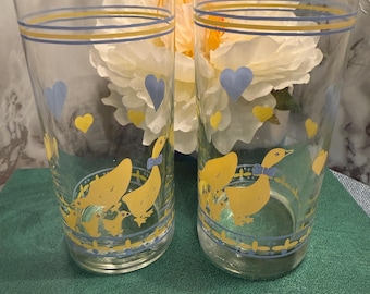 Vasos vintage de pato amarillo con corazones y lazo azules / Juego de 2 vasos retro de estilo rústico