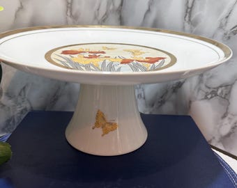 Soporte para pasteles de pedestal japonés vintage hecho a mano, servidor de postres de cerámica floral, plato de exhibición de mediados de siglo, decoración de mariposas