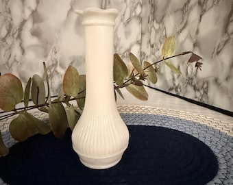 Vintage Milk Glass Bud Vase – White Ribbed Flower Vase, Small Wedding Centerpiece, Cottagecore Farmhouse Décor
