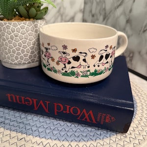 Vintage keramisk soppmugg med söt ko-design – Lantlig köksinredning