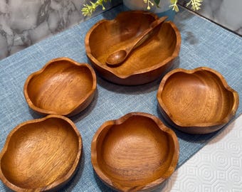 Vintage Scalloped Wooden Flower Petal Bowls Set and Spoon, Handcarved Wood Serving Nesting Snack Dishes Boho Kitchen Decor