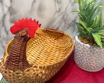 Vintage rooster wicker basket egg holder, chicken bread basket, rustic farmhouse country kitchen decor, woven cottagecore table centerpiece