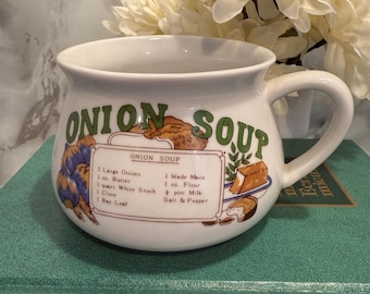 Vintage Onion Soup Recipe Mug, 1970s White Ceramic Soup Bowl with Handle, Retro Green Lettering Kitchen Decor, Cozy Comfort Food Gift