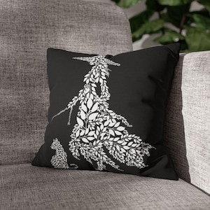 Botanische kussensloop heks en kat: zwart-wit spookachtig decor