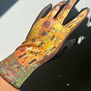 The Kiss Felted Gloves – Art-Inspired Touchscreen Winter Fashion Accessory, One Size