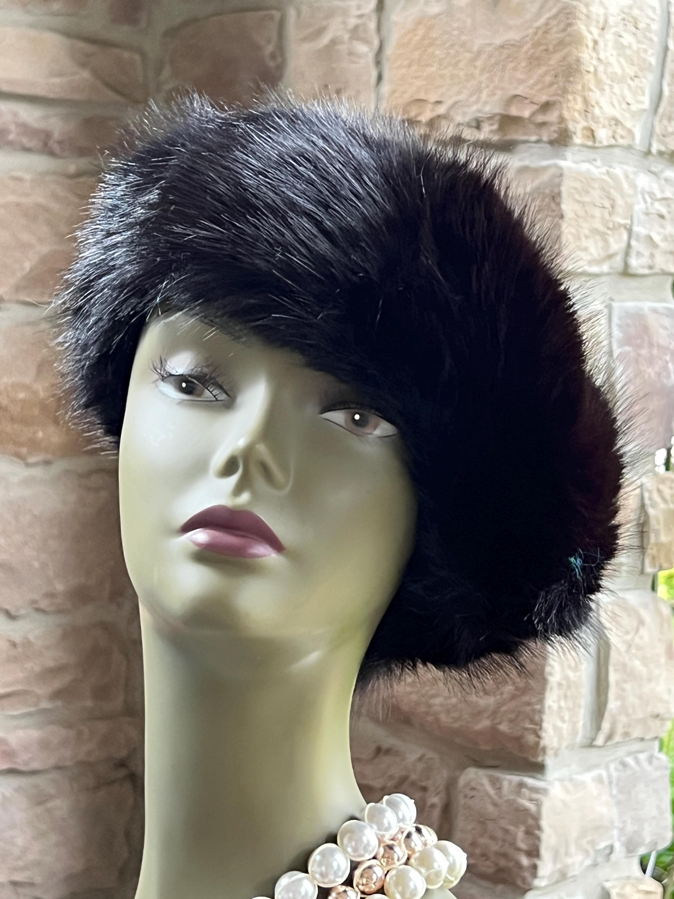 Black Fluffy Faux Fur Beret Hat – Soft Winter Statement Hat  display picture 1