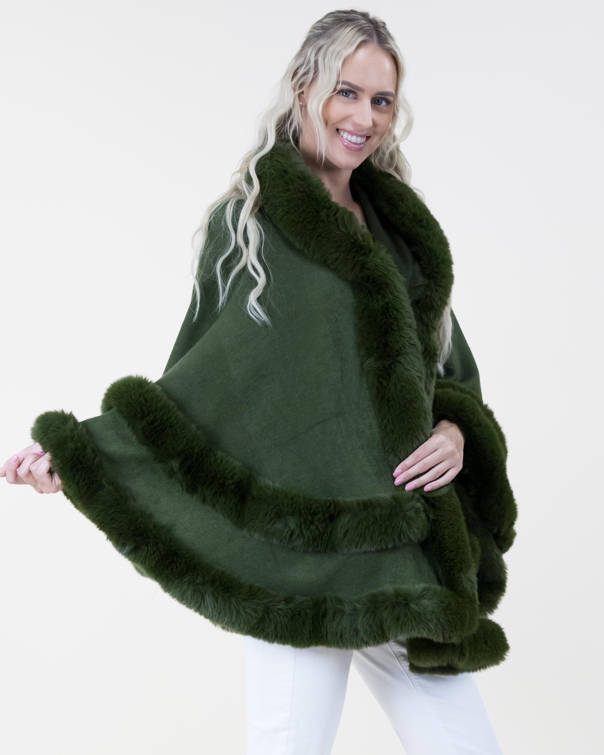 オリーブグリーンのフェイクファートリムケープショール - コウモリの