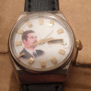 Reloj conmemorativo especial del presidente Saddam Hussein de la década de 1980, raro. imagen 10