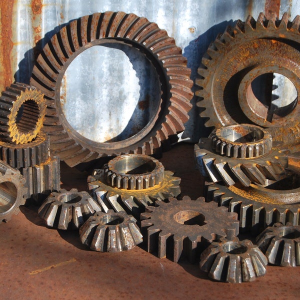 Gears Lot: 14 Vintage Industrial Gears, Rusty Steel Gears, Industrial Decor, Bookends, Paperweights