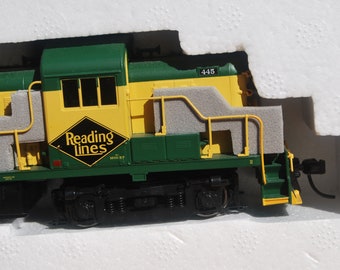 HO Scale Atlas Classic RS-3 Diesel Locomotive, Reading RR, Item No. 8308