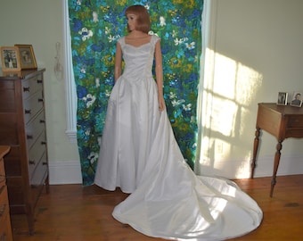 90s M My Fair Bride Satin Sleeveless Bridal Wedding Gown with Train Bright White