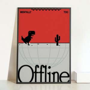 Op de afbeelding: Een ingelijste kunstprint met een rode en grijze achtergrond. Het bovenste gedeelte is rood met de woorden "MENTALLY" en "TOO" boven een gepixelde zwarte dinosaurus en cactus. Het onderste gedeelte is grijs met een wereldbol en het woord "Offline".