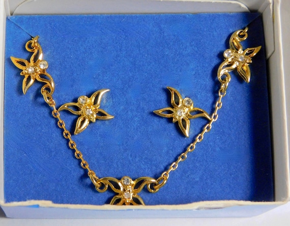 Vintage Avon Rhinestone Accented Butterfly Anklet… - image 1