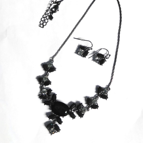 Avon JET COLLAR Necklace & Pierced Earrings Gift Set, New in Box, Black Stones with Rhinestone Accents