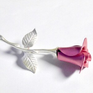 Avon ROSE PIN ~~ Pink, 2002 Pink Flower, Long-Stemmed Rose ~ New in Box, New Old Stock